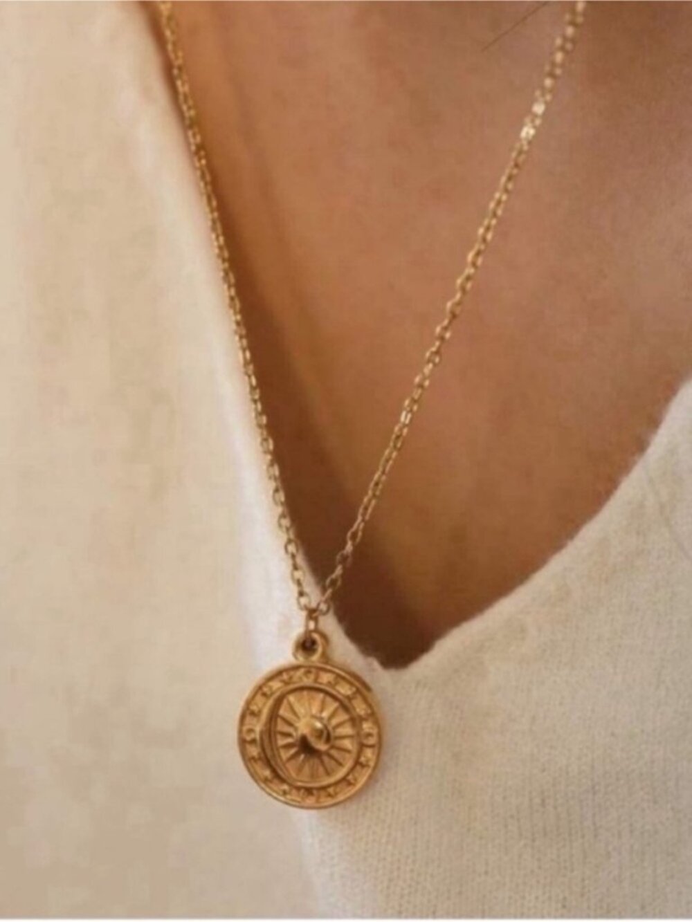 New! Gold Sun and Moon Pendant Necklace (1007) NWOT